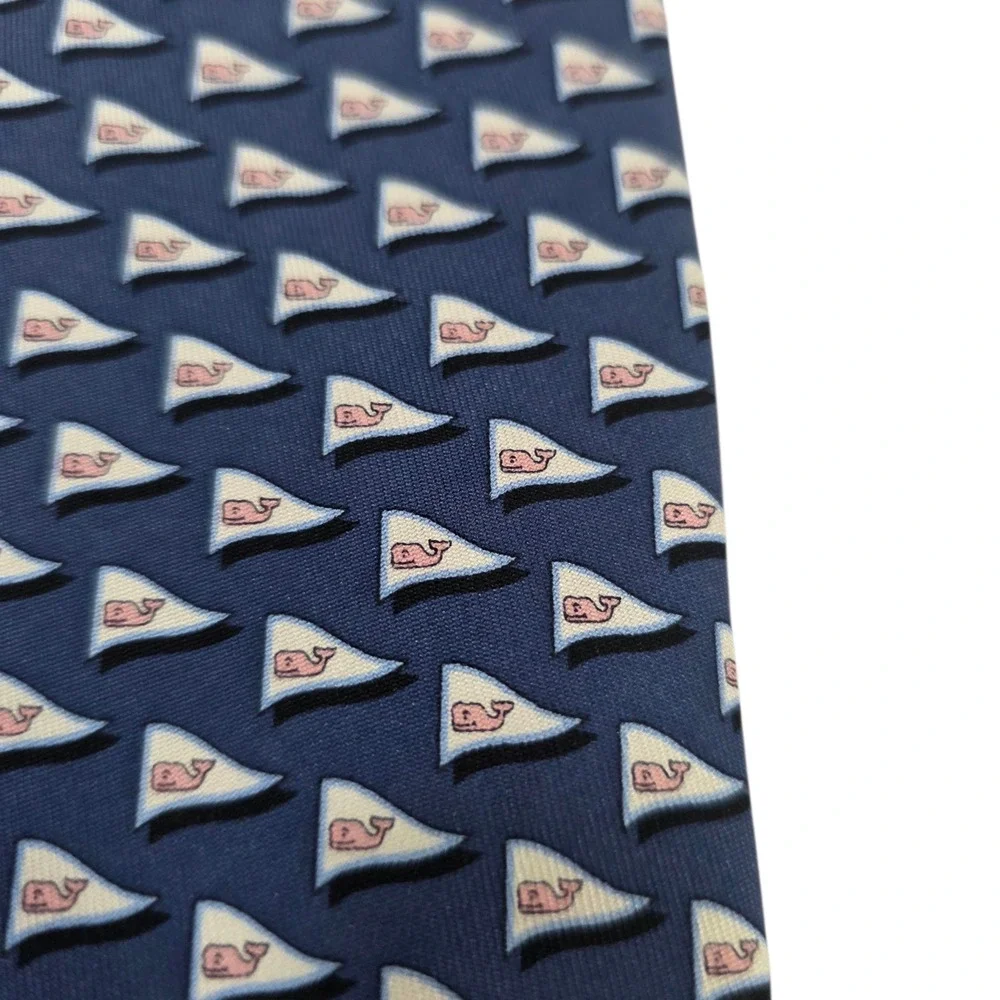 Vineyard Vines Mens Necktie Blue Sea‎ Whale Pattern Flag Silk Handmade USA